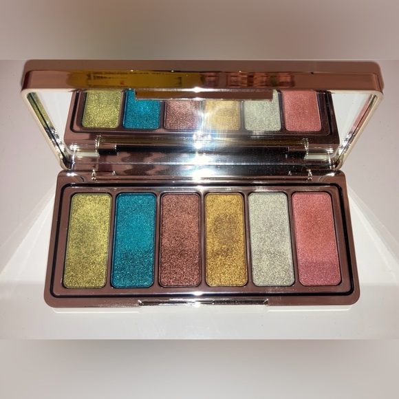 Rare Beauty eyeshadow - Confident Energy - Picture 4 of 6